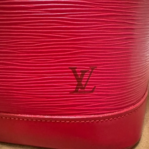 LOUIS VUITTON ALMA EPI LEATHER HANDBAG - Picture 6 of 9